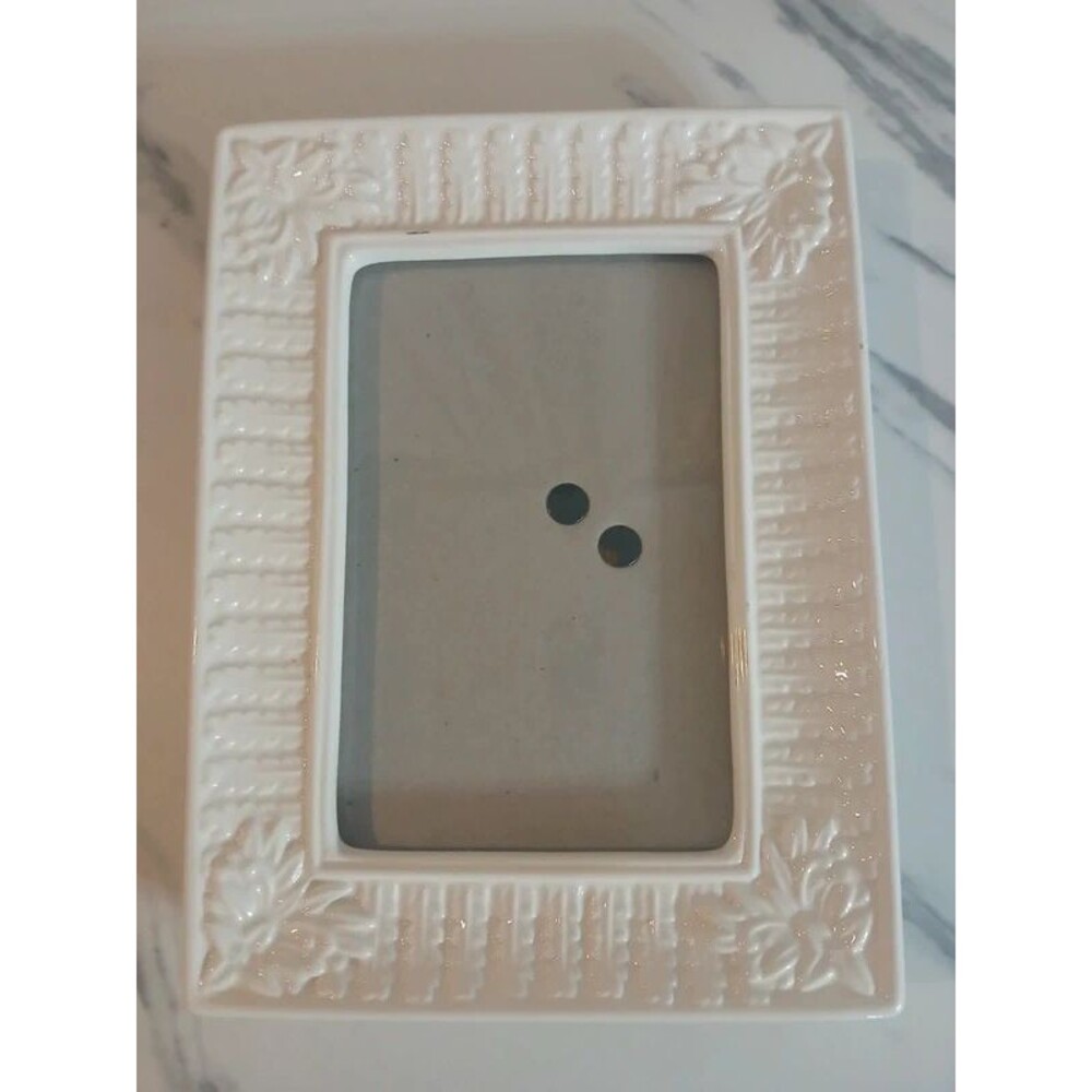 Vintage Ceramic Reed And Floral Picture Frane 4x6